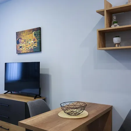 Phaedrus Living Harbour Lux Studio *